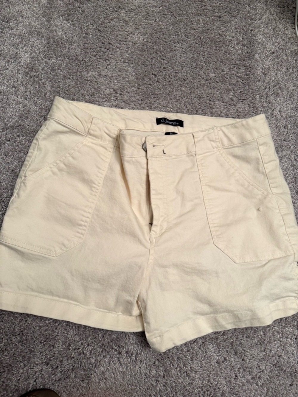 d. jeans Cream Cotton Patch-Pocket Bermuda Shorts